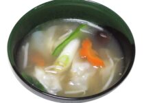水餃子入り野菜スープ